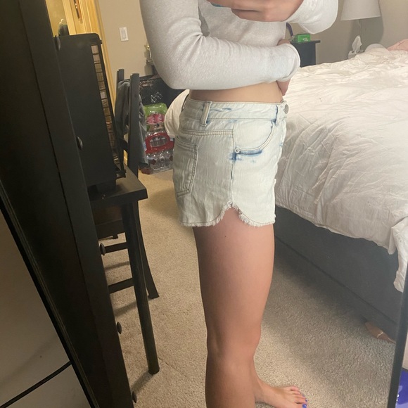 Acid wash Jean shorts - Picture 2 of 4